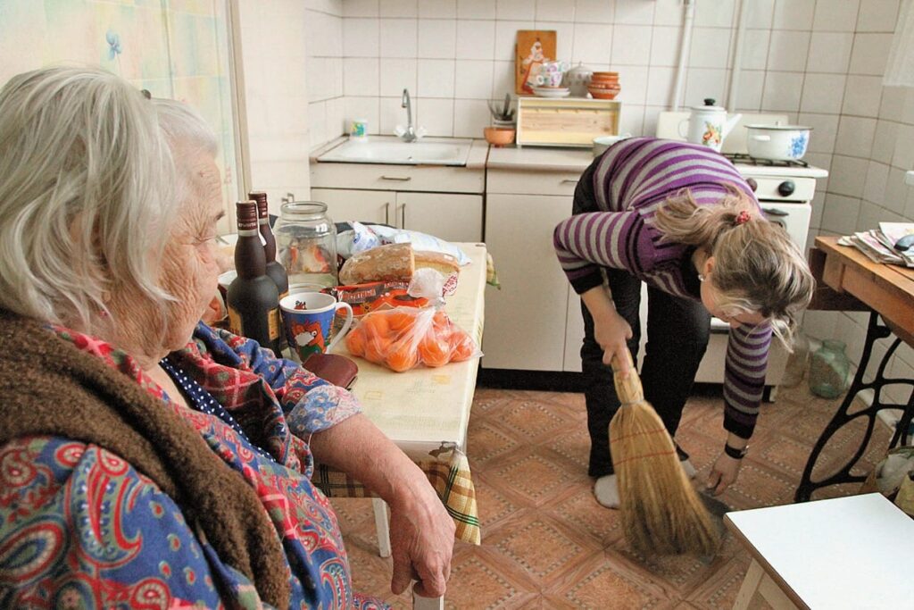 Советы по уборке квартиры после 60 лет