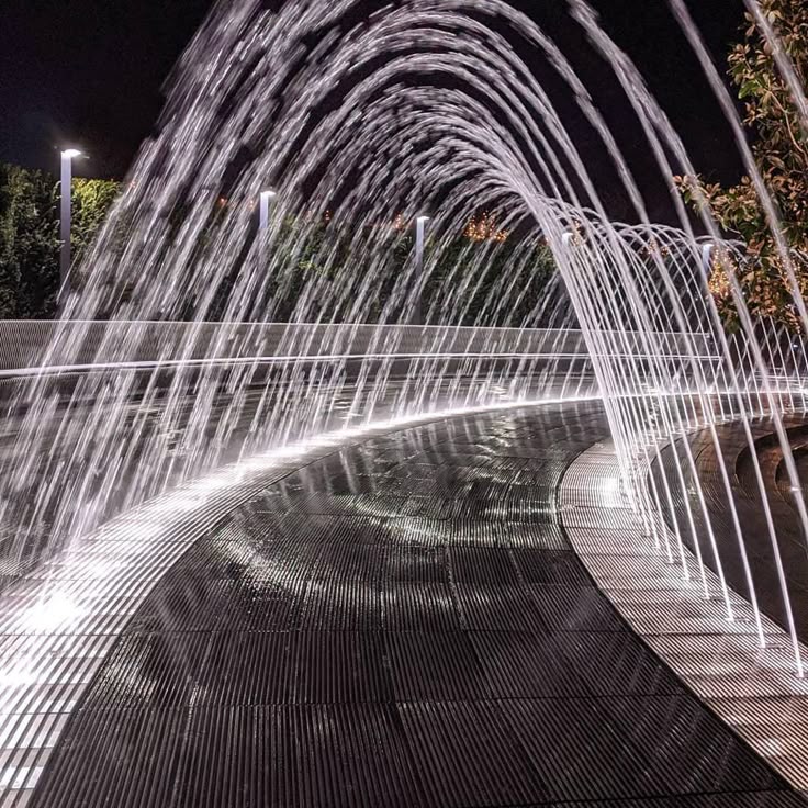 Вечерний парк Галицкого в Краснодаре: световое шоу, атмосфера